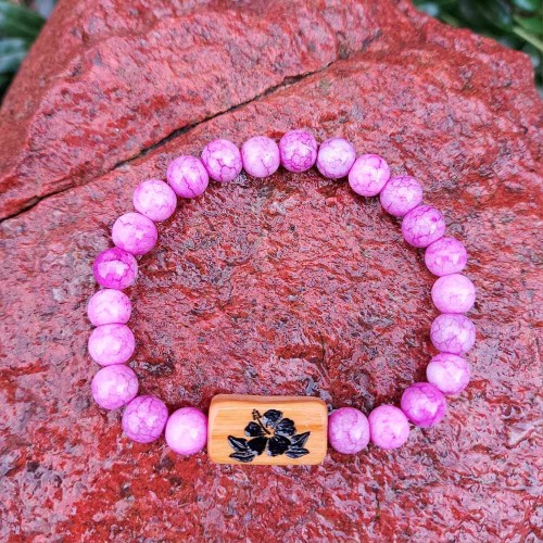 Bransoletka damska  różowa, Jadeit  i drewno oliwne, obwód 17,5cm