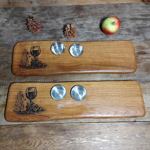 deska do podawania przekąsek, drewno dębowe, po lewej stronie deski jest wypalony wzór winogrona i kieliszek wina, wymiary desek 15x53cm