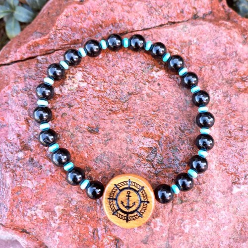 Bransoletka męska, czarny turmalin, howlit, drewno oliwne, wzór jest wypalony na stałe, obwód bransoletki 20,5cm