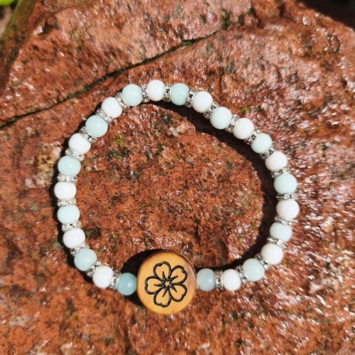 Bransoletka damska  z kamieni  Jadeit błękitny,  ceramika i drewna oliwnego, obwód 18cm