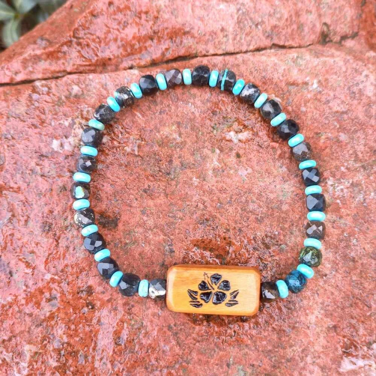 Bransoletka damska z kamieni półszlachetnych dhryzokola i Howlit, obwód bransoletki 17,5cm