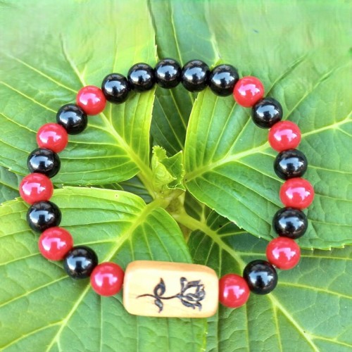 bransoletka damska  koral syntetyczny, onyks, oliwka . obwód bransoletki 17,5cm