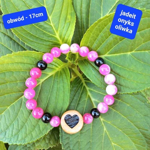 bransoletka damska, kamienie półszlachetne  jadeit, onyks i drewno oliwne z wygrawerowanym serduszkiem. obwód bransoletki 17cm