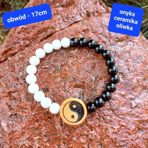 Personalizowana bransoletka damska kamienie onyks ceramika i drewno oliwne z grawerem.  Obwód bransoletki: 17cm (po wewnętrznej stronie)