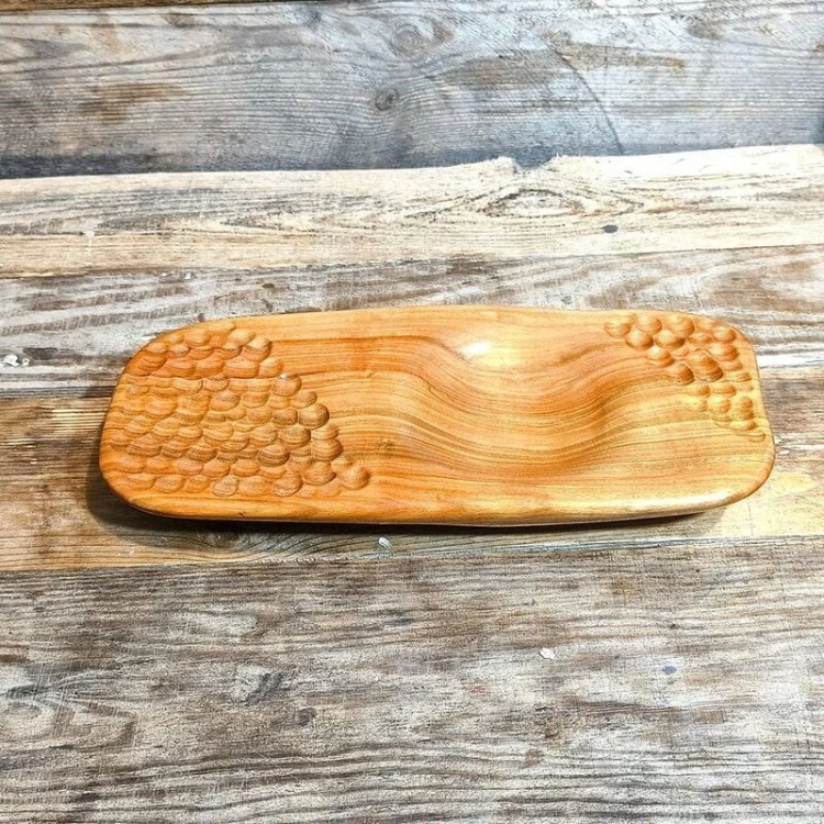 ręcznie robiona patera z drewna czereśni. doskonała do podawania ciastek, orzechów, owoców. Wymiary patery 19x40x4cm