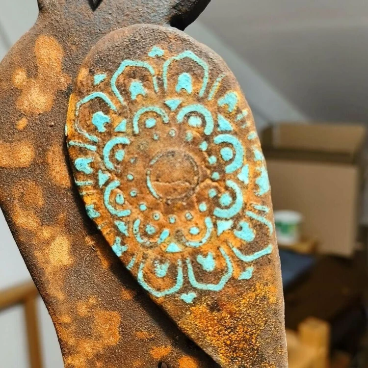 skrzydło sowy z mandalą