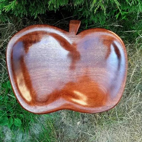 Ekskluzywna misa z drewna Meranti. Rękodzieło z atestem do żywności i certyfikatem FSC. Unikatowa ozdoba i idealny prezent. Sprawdź w Nela Wood! Wymiary misy  31x40cm
