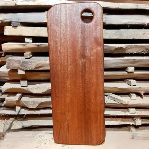 Luksusowa deska mahoniowa wymiary. Rękodzieło z atestem spożywczym i certyfikatem FSC. Idealna na prezent. Zamów unikat od Nela Wood! Wymiary deski - 25x66 cm