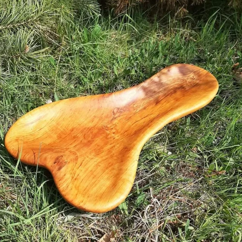 Ręcznie robiona duża misa z drewna olszyny o unikalnym rysunku słojów, produkt rzemieślniczy marki Nela Wood