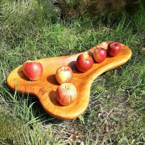 Ręcznie robiona duża misa z drewna olszyny o unikalnym rysunku słojów, produkt rzemieślniczy marki Nela Wood. Wymiary misy 60x35