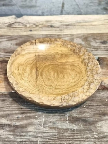 ozdobna patera z drewna czarnego frake (limba) ręcznie wykonana w pracowni Nela Wood. Średnica 28,5cm, wysokość 4,5cm