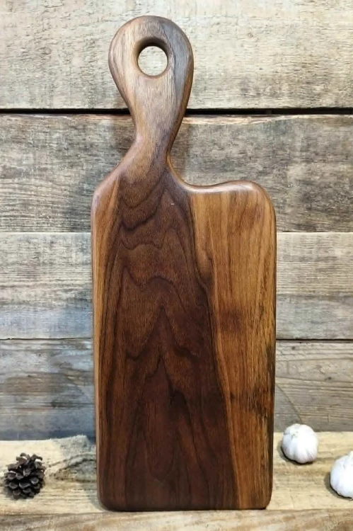 Deska do serwowania z orzecha amerykańskiego monolit rzemiosło Nela Wood. Wymiary deski 53x20cm