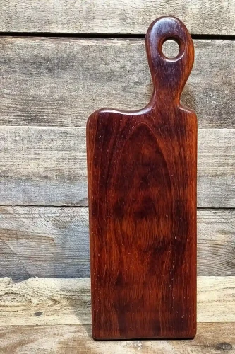 Ręcznie robiona drewniana deska do krojenia i podawania przekąsek z egzotycznego drewna Merbau Nela Wood 47x16 cm