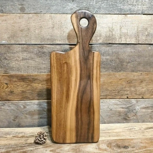 Ekskluzywna deska do podawania przekąsek i krojenia z litego orzecha amerykańskiego Nela Wood wymiary 59x21,5cm rzemiosło Żelechów