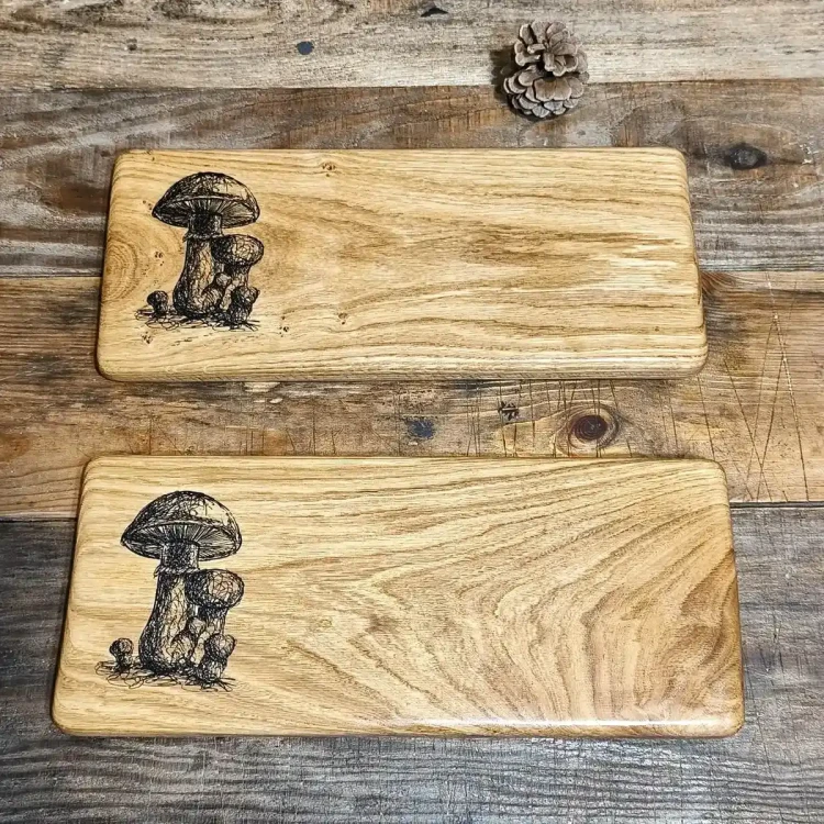 Zestaw desek do podawania przekąsek z  grawerem grzybów drewno dębowe Nela Wood wymiary 15,5x36,5x2,5cm