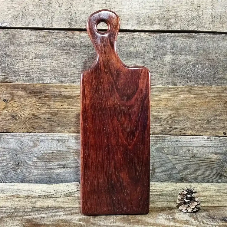 Ręcznie robiona deska z drewna Merbau do podawania przekąsek i krojenia Nela Wood 46x16x2,8 cm z atestem spożywczym PZH