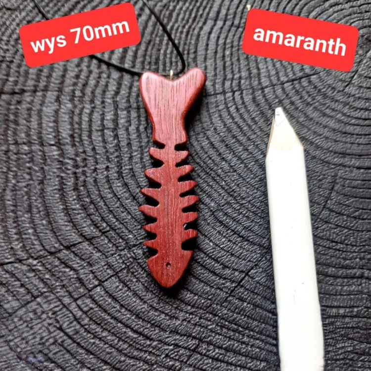 Wisiorek damski z drewna amaranth w kształcie szkieletu ryby  ręcznie robiony wysokość wisiorka 70mm