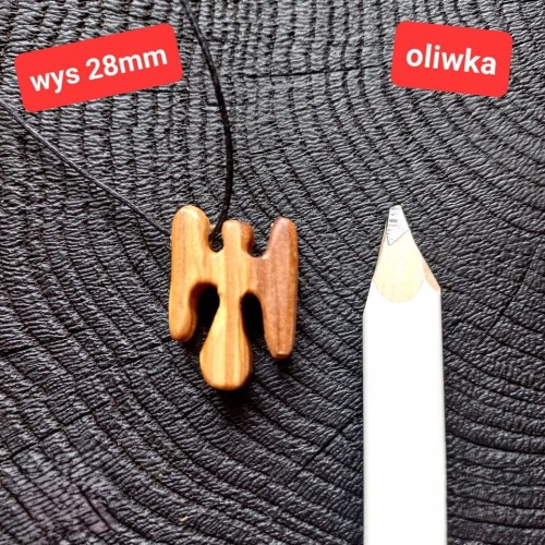 Wisiorek damski drewniany - aniołek stróż ręcznie robiony z drewna oliwnego wysokość 28mm, wisiorek jest na czarnym bawełnianym sznurku z możliwością regulacji długości