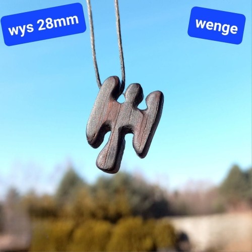 Wisiorek damski Anioł stróż drewno wenge ręcznie robiony  wysokość 28mm, wisiorek jest na czarnym bawełnianym sznurku z możliwością regulacji długości