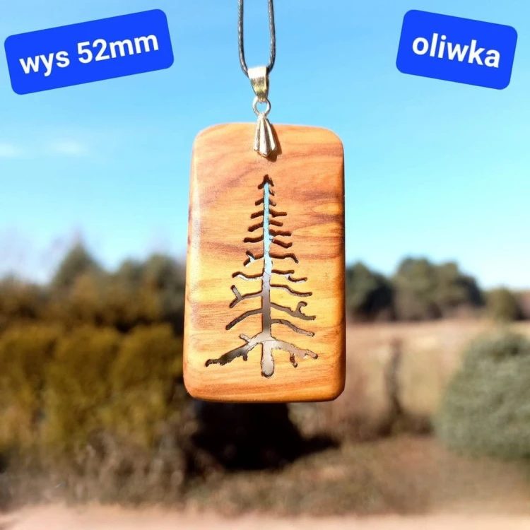 Wisiorek damski drewniany z wyciętym ozdobnym drzewem drewno oliwne wysokość 52mmwisiorek jest na bawełnianym sznurku z możliwością regulacji długości