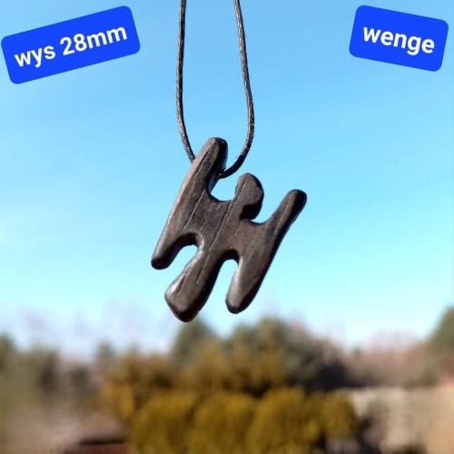 Wisiorek damski Czarny Anioł stróż z drewna wenge ręcznie robiony wysokość 28mm, wisiorek jest na bawełnianym sznurku z możliwością regulacji długości