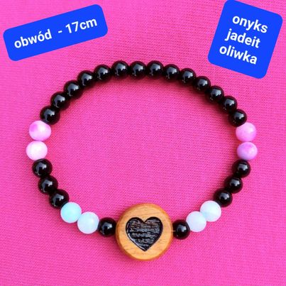 Bransoletka damska kamienie półszlachetne i drewno oliwne z grawerem serduszko.  Obwód bransoletki: 17cm (mierzony po wewnętrznej stronie)
