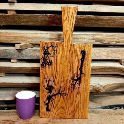 deska do podawania serów, dębowa
na środku deska posiada wypalony wzór, Figurę Lichtenberga
wymiary deski 45x20cm