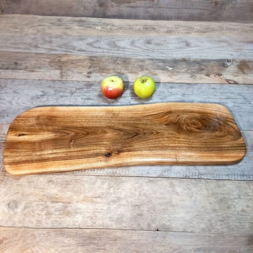 deska do krojenia i podawania przystawek z  orzecha włoskiego
wymiary 25x77cm 
zmieści się na niej dużo jedzenia