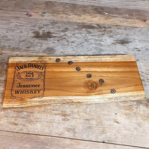 Deska drewniana do podawania serów z drewna tekowego
na desce jest wypalony ozdobny wzór
wymiary deski 21x50cm