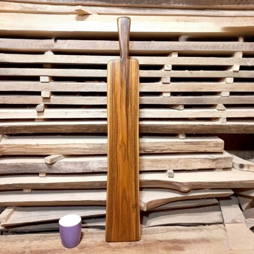 Deska do podawania serów z drewna teakowego wymiary deski 82x13cm  deska jest zabezpieczona impregnatem do drewna posiadającym atest do kontaktu z żywnością