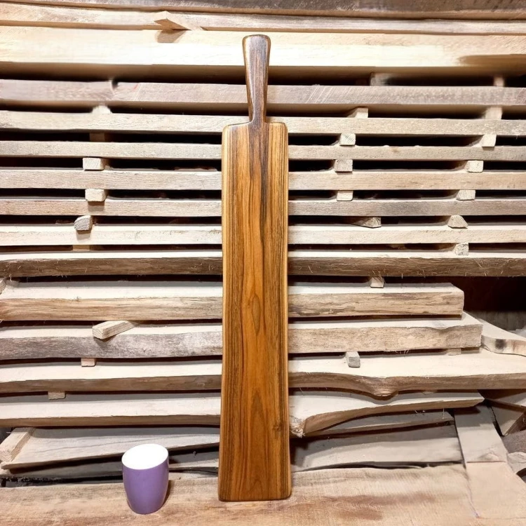 Deska do podawania serów z drewna teakowego wymiary deski 82x13cm  deska jest zabezpieczona impregnatem do drewna posiadającym atest do kontaktu z żywnością