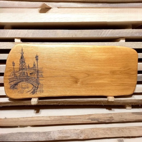 Deska drewniana do krojenia i serwowania, dębowa "Krajobraz" 
po lewej stronie deska ma wypalony  wzór  
wymiary 23x61cm