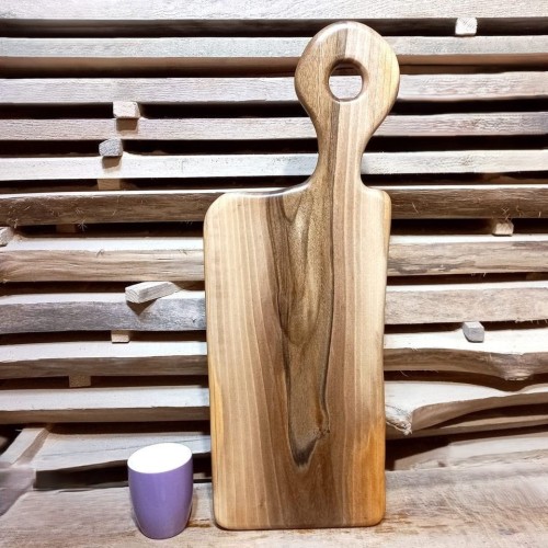 Deska drewniana do krojenia z orzecha włoskiego
deska posiada rączkę 
wymiary deski 30x61cm