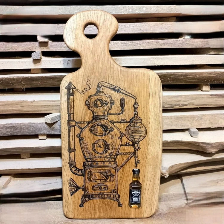 Deska do serwowania, ręcznie robiona z wygrawerowaną bimbrownią, deska posiada rączkę wymiary deski 61x30cm