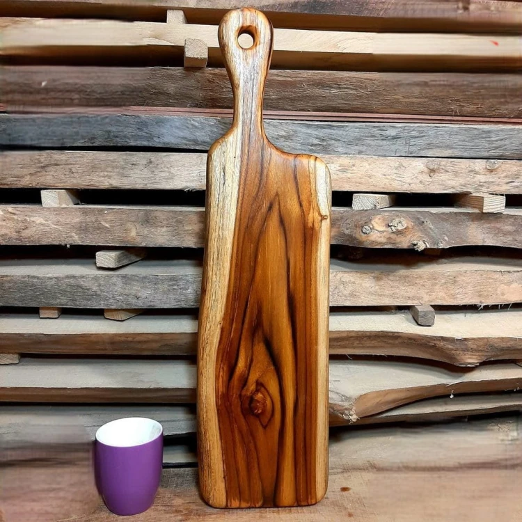 deska do krojenia i podawania serów
deska o klasycznym kształcie, posiada rączkę 
wymiary 59x16cm