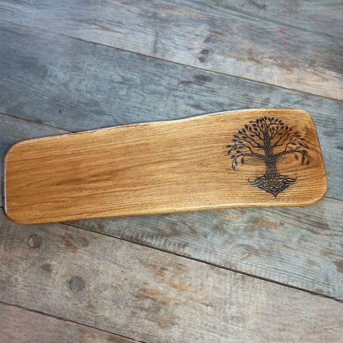 deska dębowa do krojenia i serwowania 
po prawej stronie do ozdoby jest wypalone Drzewo życia 
wymiary 20x61cm