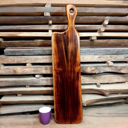 deska do krojenia, podawania przystawek - tekowa
deska ma rączkę z otworem
wymiary deski 77x18cm