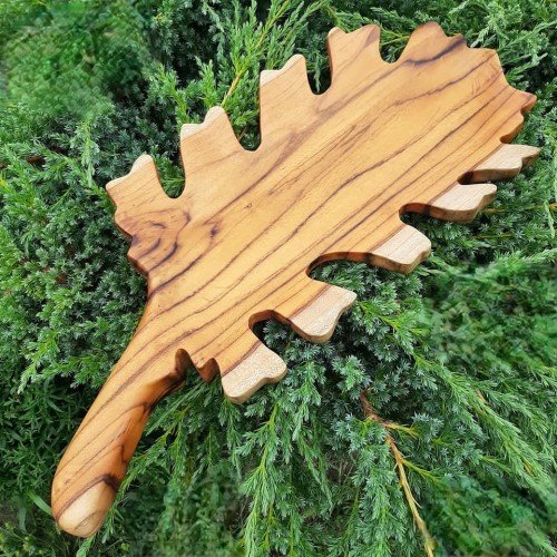 patera z drewna egzotycznego - teku
patera ozdobna, na owoce
w kształcie liścia 
wymiary 56x24x5cm