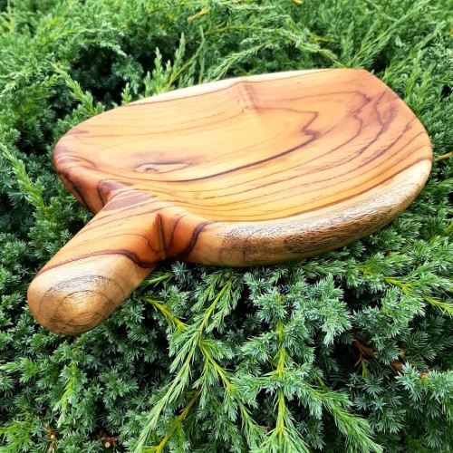 patera z drewna egzotycznego - teku
patera ozdobna, na owoce
w kształcie liścia 
wymiary 39x27x5cm