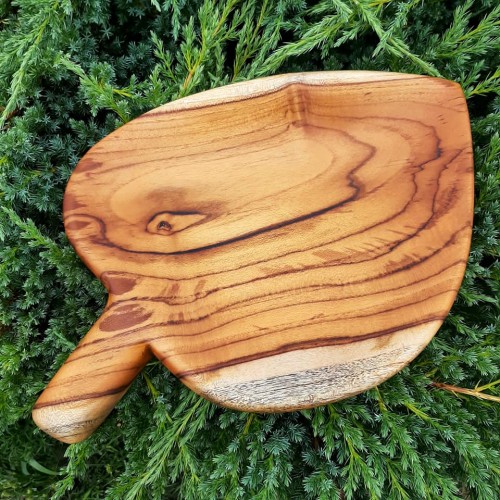 patera z drewna tekowego
na owoce - ozdobna
kształt inspirowany liściem 
wymiary 39x27x5cm
