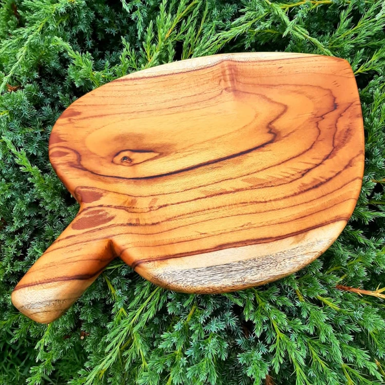 patera z drewna egzotycznego - tekowa
patera ozdobna na owoce
w kształcie liścia 
wymiary patery 39x27x5cm