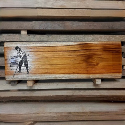 deska do krojenia i podawania serów z drewna tekowego
po lewej stronie dla ozdoby jest wypalona golfista
wymiary deski 16x50cm