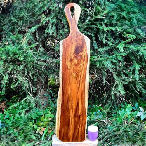 deska do krojenia, podawania przystawek - tekowa
deska ma rączkę z otworem
wymiary deski 103x22cm