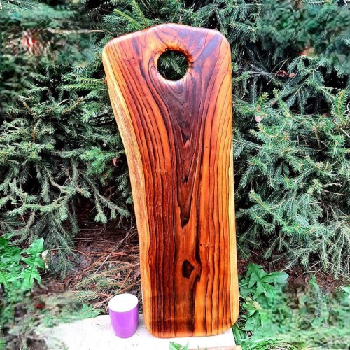 deska do krojenia, podawania przystawek - tekowa
deska w górnej części ma otwór do chwytania 
wymiary deski 80x29cm