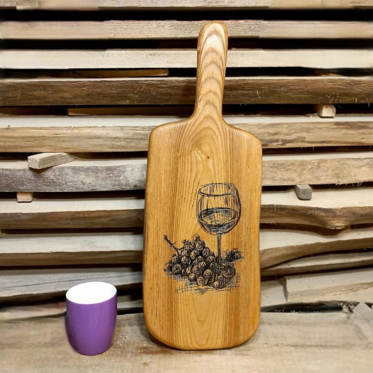 Deska drewniana ze wzorem, deska do serwowania
deska ma wypalony ozdobny wzór - kieliszek wina i winogrona
wymiary 52x19cm.