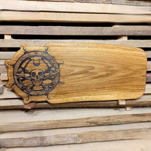 Deska drewniana ze wzorem, deska do serwowania
deska ma wypalony ozdobny wzór - pirat i koło sterowe
Deska do podawania serów 
deska drewniana dębowa do przystawek