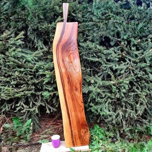 Deska do serwowania z orzecha włoskiego
deska posiada rączkę
wymiary deski 127x23cm