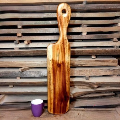 Deska drewniana do podawania serów z drewna tekowego
z rączką 
Ręcznie robiona
wymiary  deski 78x15cm
