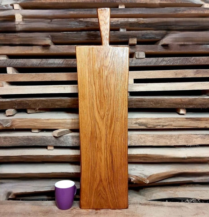 Deska drewniana do krojenia z rączką 
deska do krojenia i serwowania
deska do podawania przekąsek
deska do krojenia ozdobna