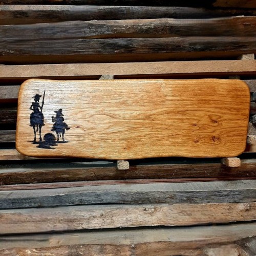 Deska drewniana do krojenia ozdobna
deska do krojenia i serwowania
deska do podawania przekąsek
deska do krojenia ozdobna
na desce jest wypalony Don Kichot i Sancho Pansa. Wymiary deski - 21x61 cm
